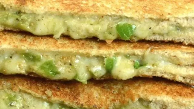 चिल्ली चीज टोस्ट सैंडविच रेसिपी ( Chilli Cheese Toast Sandwich Recipe )