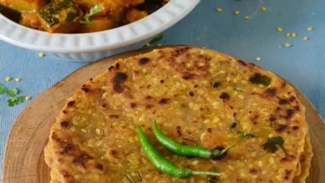 Rajasthani Style Moong Dal Paratha Recipe:  रेगुलर पराठे खाकर होगाए हैं बोर तो ट्राई करें बिल्कुल अलग और बेहद स्वादिष्ट मूंग दाल के पराठे