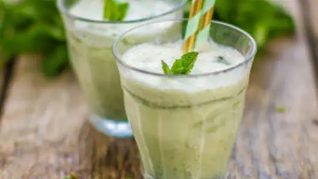 गर्मियों में जरुर ट्राई करें पुदीने की लस्सी बनाने की रेसिपी (Mint Lassi Recipe)