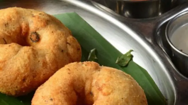 Medu Vada Recipe: घर पर बनाएं टेस्टी और क्रिस्पी साउथ इंडियन डिश मेदू वड़ा