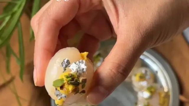 मैंगो स्टफ्ड लीची ( Mango Stuffed Litchi Recipe )