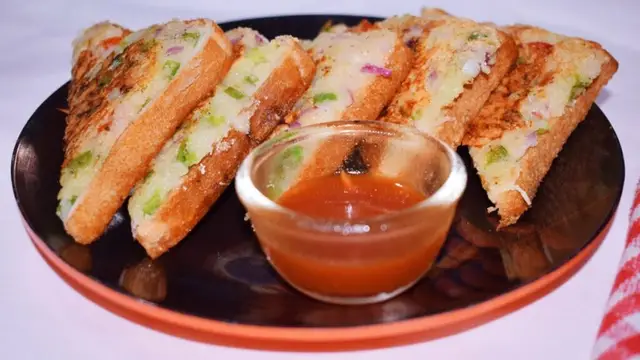ब्रेड रवा टोस्ट रेसिपी (Bread Rava Toast Recipe)