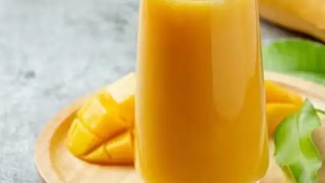 ठंडा-ठंडा टेस्टी मैंगो मिल्क शेक गर्मी को भगाने के लिए हैं बेस्ट, ट्राई करें ये रेसिपी