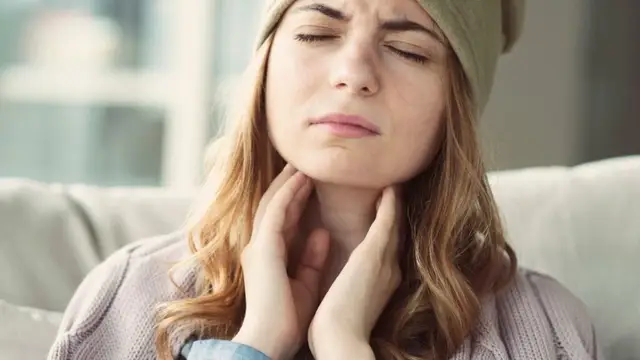 Burning Throat Home Remedies: क्या आप भी जूझ रहें है गले में जलन की समस्या से? तो अपनाएं ये घरेलू उपाय और झट से पाएं निजात