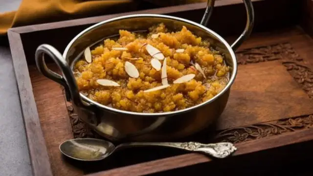 Singhade Aate Ka Halwa: नवरात्रि में बनाएं सिंघाड़े के आटे का हलवा