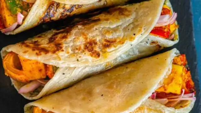 पनीर टिक्की फ्रैंकी रेसिपी ( Paneer Tikki Frankie Recipe )
