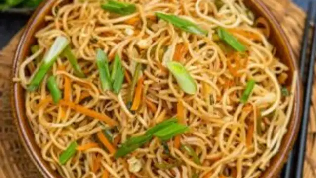 चाइनीज हक्का नूडल्स रेसिपी ( Chinese Hakka Noodles )