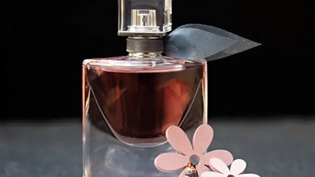 Perfume Day 2023: क्या आपको भी परफ्यूम का इस्तेमाल करना है बहुत पसंद? तो बस एक बार जान लें इसके नुकसान