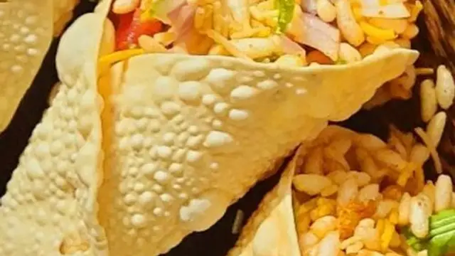 इंस्टेंट स्नैक्स बनाने के लिए ट्राई करें स्टफ्ड पापड़ कोन की रेसिपी (Stuffed Papad Cone Recipe)