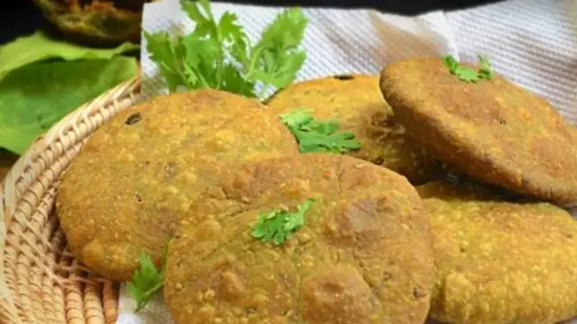 नाश्ते में कुछ खास करना है ट्राई? बनाएं सूजी की टेस्टी और क्रिस्पी कचौड़ी