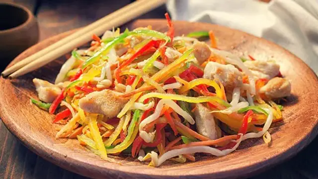 गर्मी में आपको Healthy रखेगा कच्चे पपीते से बना ये थाई सलाद