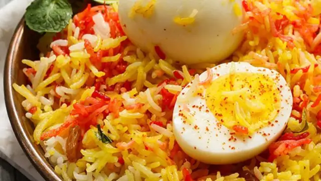 Egg Biryani Recipe In Hindi: झट से बनाएं अंडा बिरयानी