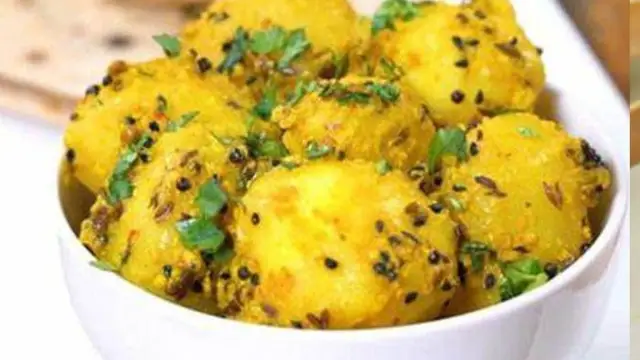 Bhappa Aloo Recipe In Hindi: नाश्ते में भापा आलू बनाने की विधि