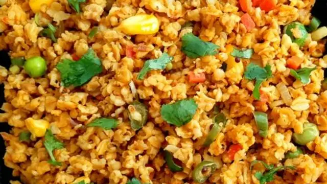 लंच में ट्राई करें ओट्स पुलाव की आसान रेसिपी (Oats Pulao Recipe)
