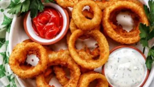 मानसून के सीजन में गर्मागर्म Onion Rings का लें मजा, जानें इसे बनाने की रेसिपी