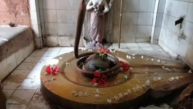 Sawan 2023: दुनिया का एकमात्र मंदिर, जहां खुद बाबा भोलेनाथ और माता पार्वती ने स्थापित किया था शिवलिंग