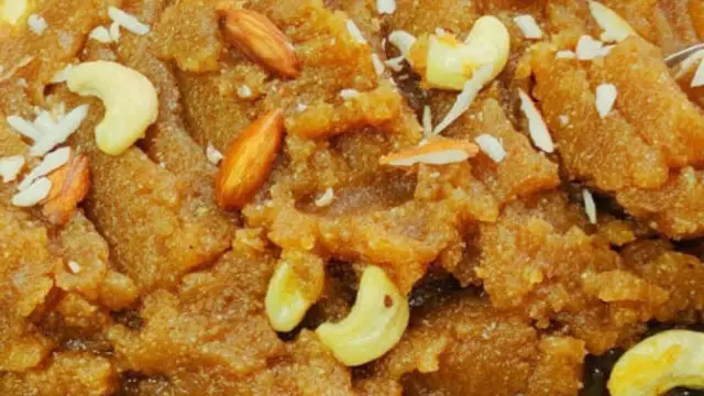 मीठे में कुछ नया खाने का है मन, तो झटपट बनाएं बेसन का हलवा, दिल जीत लेगा इसका स्वाद