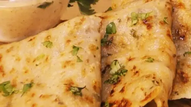 नाश्ते में बनाना है कुछ अलग, ट्राय करें सूजी साबूदाना चीला रेसिपी