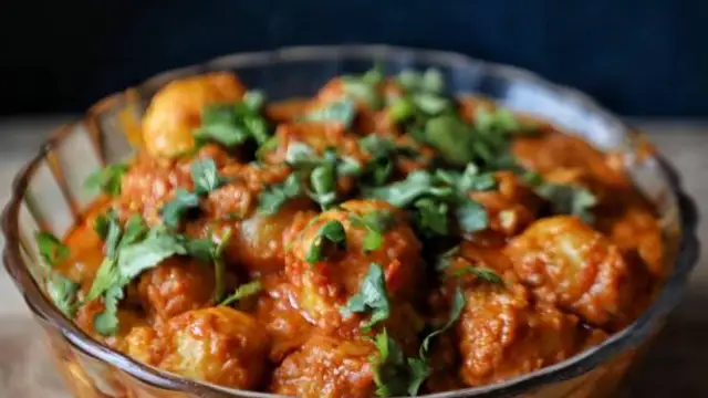 दम आलू रेसिपी (Dum Aloo Recipe)