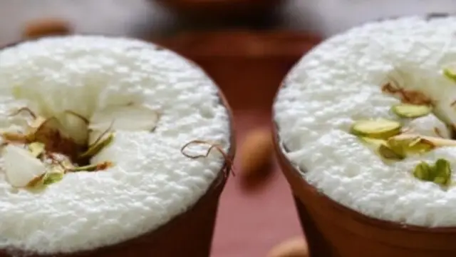 सिर्फ 5 मिनट में बनाएं बेहद ही टेस्टी ड्राई फ्रूट्स लस्सी (Lassi Recipe)
