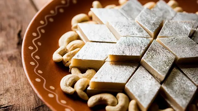 Kaju Katli Recipe: घर पर काजू कतली बनाना है बहुत ही आसान…जान जाएंगे तो हर ऑकेजन पर बनाएंगे