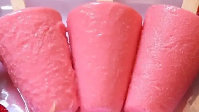 Strawberry Kulfi Recipe: घर में बड़ी आसानी से बनाएं टेस्टी और COOL-COOL स्ट्रॉबेरी कुल्फी