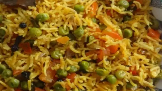 Matar Pulao Recipe: डिनर में बनाना है मटर पुलाव तो ये आसान रेसिपी आएगी काम
