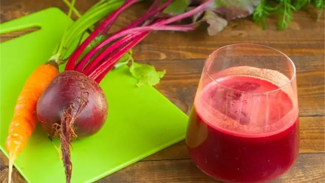 Health Tips: पेट और स्किन के लिए बेस्ट है चुकंदर का जूस, जानिए इसके फायदे