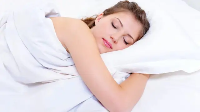 अगर आपके मन में भी उठते है ये सवाल, दिन में सोना सेहत के लिए सही या गलत, तो जान लें ये जरूरी बात