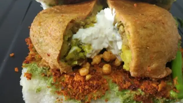 चीज़ बर्स्ट वड़ा पाव रेसिपी ( Cheese Burst Vada Pav Recipe )