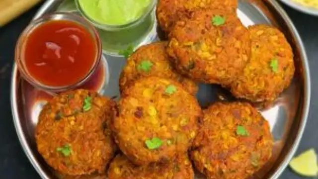 नाश्ते में बनाएं स्वादिष्ट और कुरकुरे कॉर्न कटलेट (Corn Cutlet Recipe)