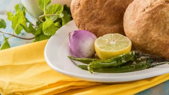 शाम के नाश्ते में ठंड के इस मौसम में बनाएं टेस्टी और स्वाद से भरी हुई आलू की कचौड़ी, जाने इसे बनाने की रेसिपी