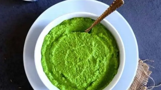 Green Mango Chutney Recipe: हरे आम की खट्टी चटनी कैसे बनाए