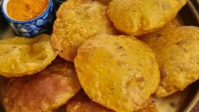 Magic Recipe: जब कोई सब्जी ना हो तो बनाए झटपट ये खस्ता और करारी चना मसाला पूरी चाय या चटनी के साथ खाएं