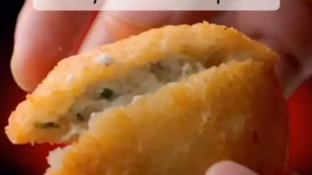 चीज़ गार्लिक पनीर पॉकेट्स ( Cheesy Garlic Paneer Pockets Recipe )
