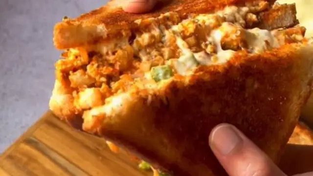 शेज़वान पनीर सैंडविच ( Schezwan Paneer Sandwich Recipe )