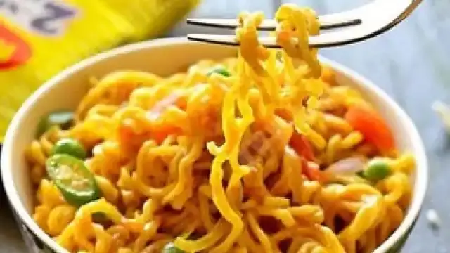 10 मिनट में बनाए पंजाबी तड़का मैगी, उंगलियां चाटते रह जाएंगे घरवाले
