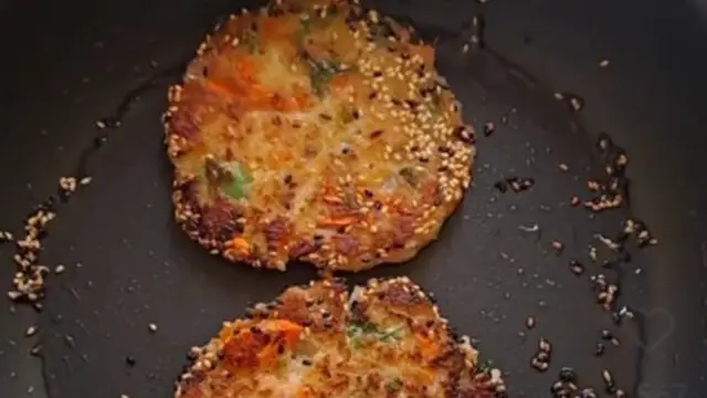 क्रिस्पी पोहा पैनकेक रेसिपी ( Crispy Poha Pancake Recipe )