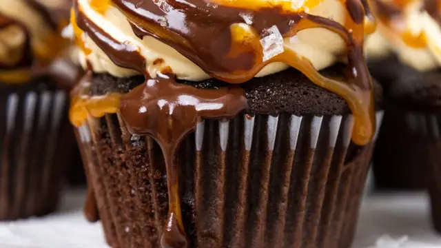 चॉकलेट कैरेमल कपकेक रेसिपी (Chocolate Caramel Cupcake Recipe)
