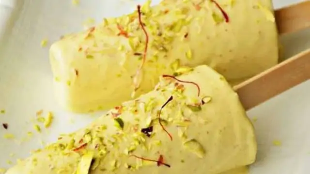 Pista Kulfi Recipe In Hindi: घर पर बनाएं आसान तरीकों से पिस्ता कुल्फी