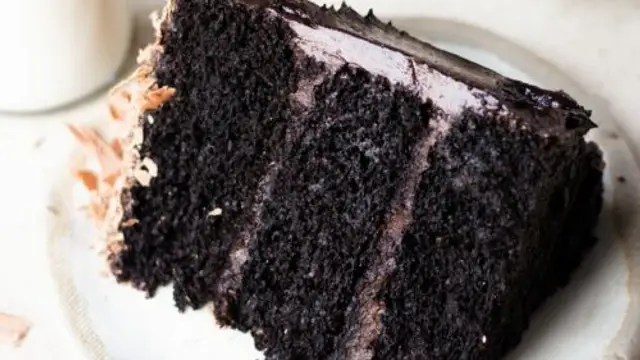 Moist Eggless chocolate Cake Recipe: घर पर बनाएं बिना अंडो वाला एकदम नर्म चॉकलेट केक
