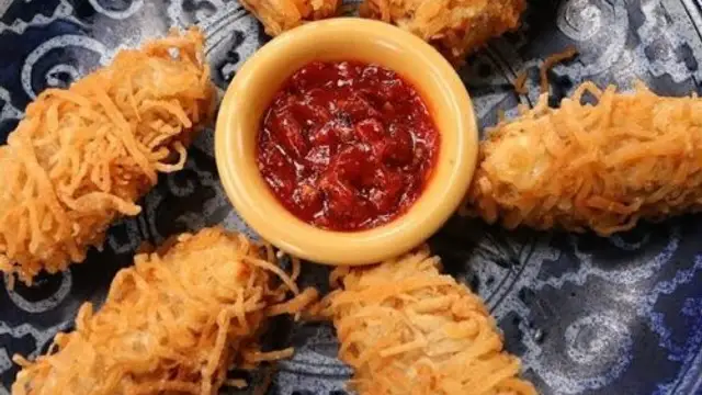 स्नैक्स में बनाएं टेस्टी और क्रिस्पी सूजी बाइट्स (Sooji Bites Recipe)