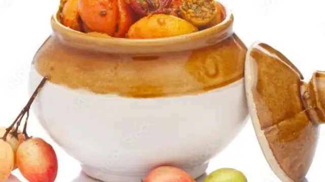 घर पर बनाएं करोंदे का खट्टा-मीठा और चटपटा अचार (Karonda Achar Recipe)