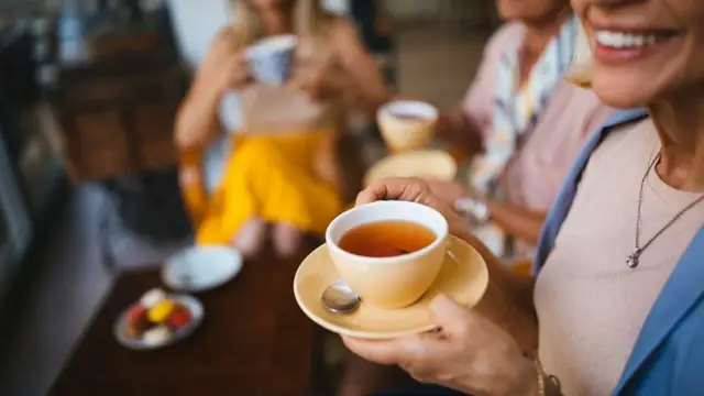 Health Tips: क्या आप भी बार-बार गर्म करके पीते हैं चाय? तो हो जाएं सावधान