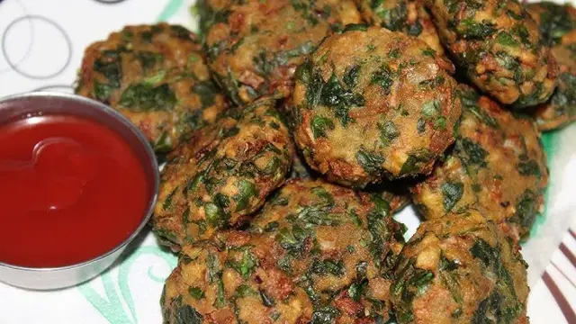 Recipe Alert: लाइट और हेल्दी Evening Snacks का ढूंढ़ रहे हैं ऑप्शन, तो ‘स्टीम्ड पालक नगेट्स’ है इसके लिए बेस्ट